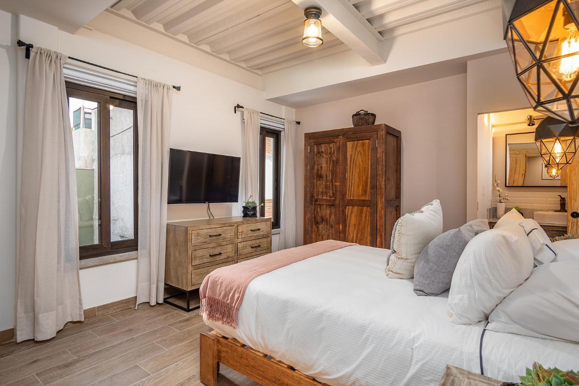 Best Location - New, Upscale, Modern Comfort Сан-Міґель-де-Альєнде Екстер'єр фото